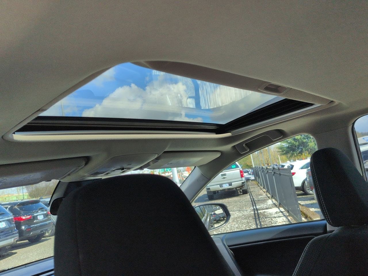 Thumbnail: 2017 Toyota RAV4 - 19