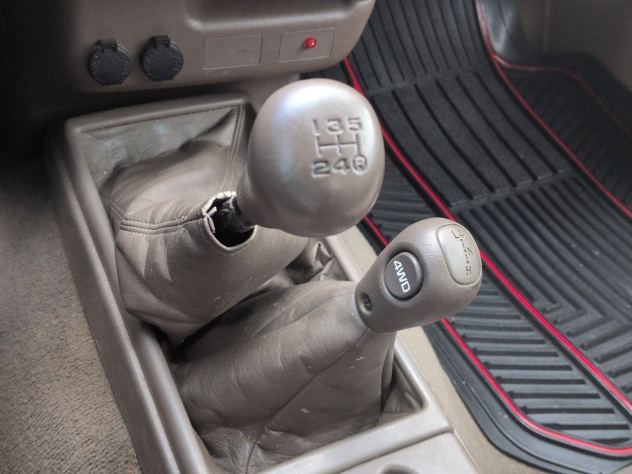 Thumbnail: 2002 Toyota Tacoma - 23