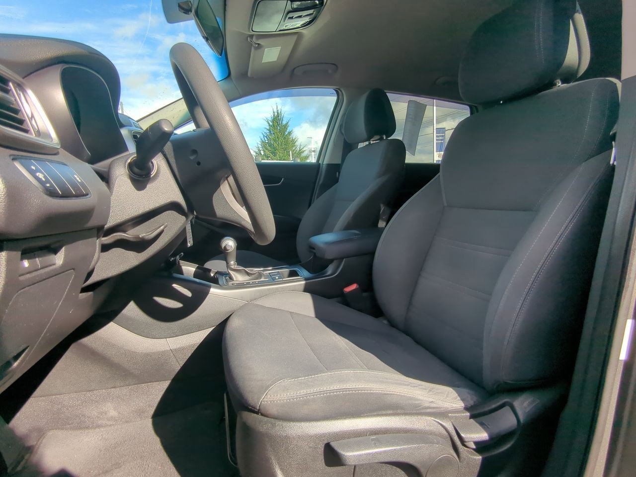 Thumbnail: 2016 Kia Sorento - 16