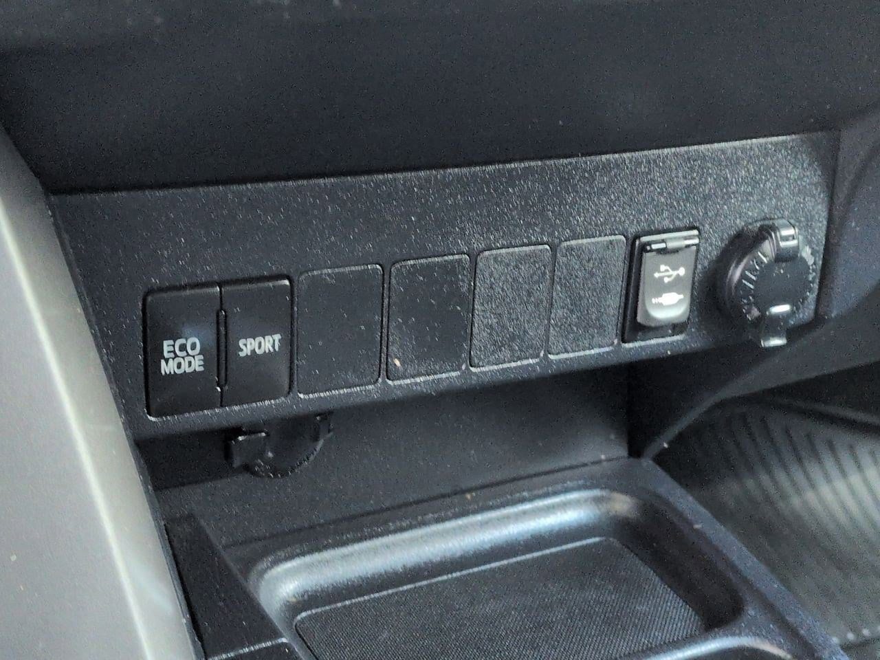 Thumbnail: 2017 Toyota RAV4 - 32