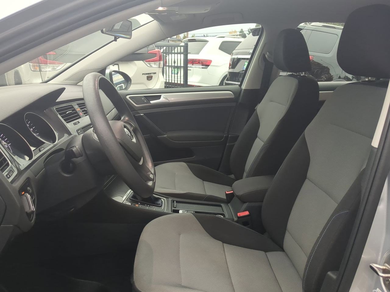 Thumbnail: 2016 Volkswagen e-Golf - 17