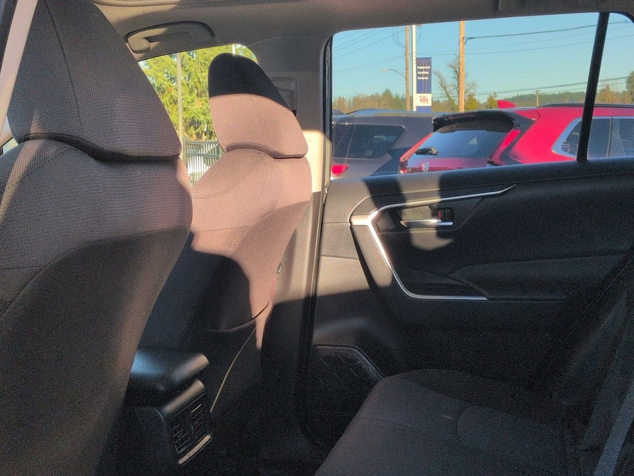 Thumbnail: 2022 Toyota RAV4 - 18