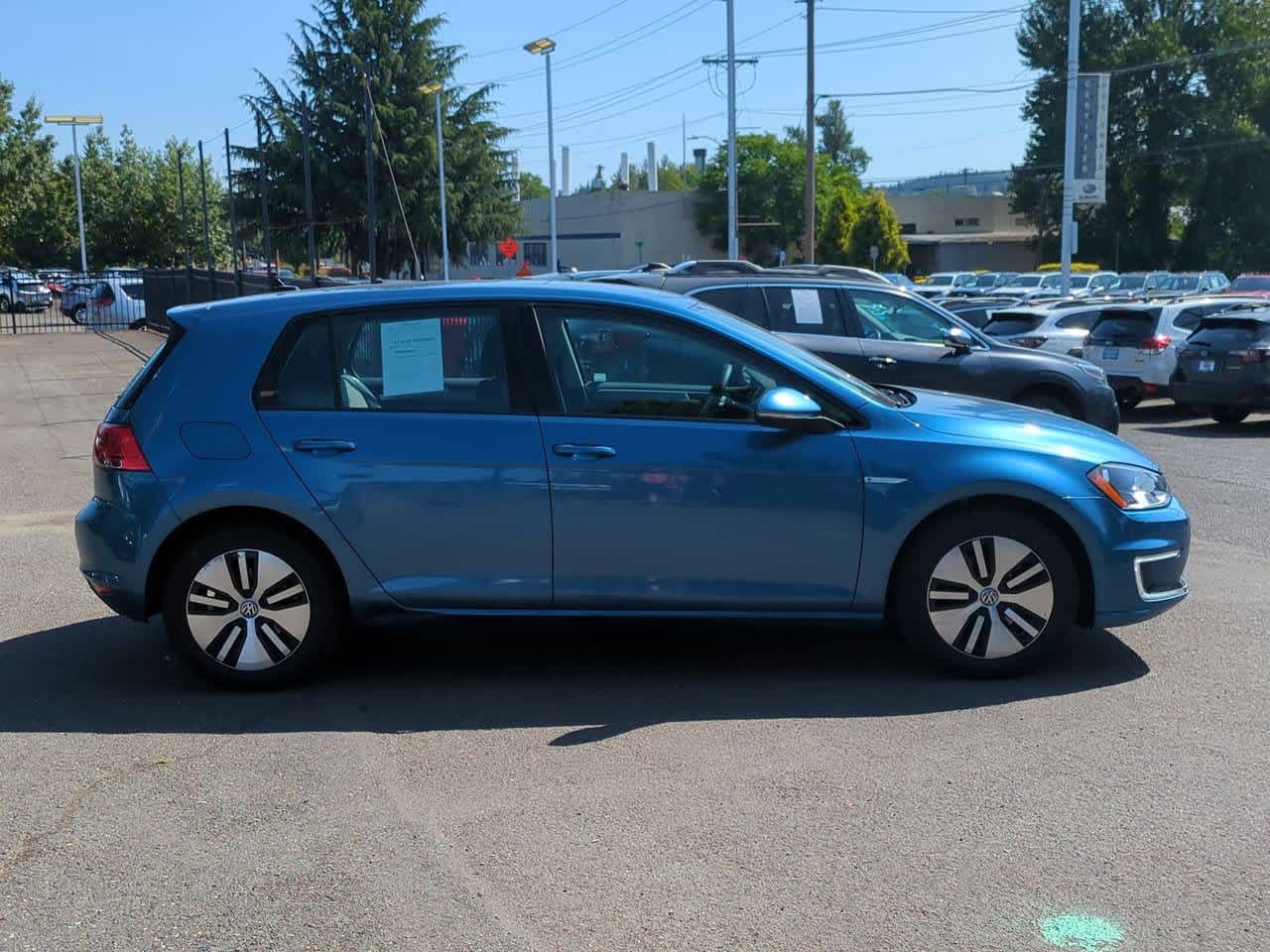 2016 Volkswagen e-Golf SE 8