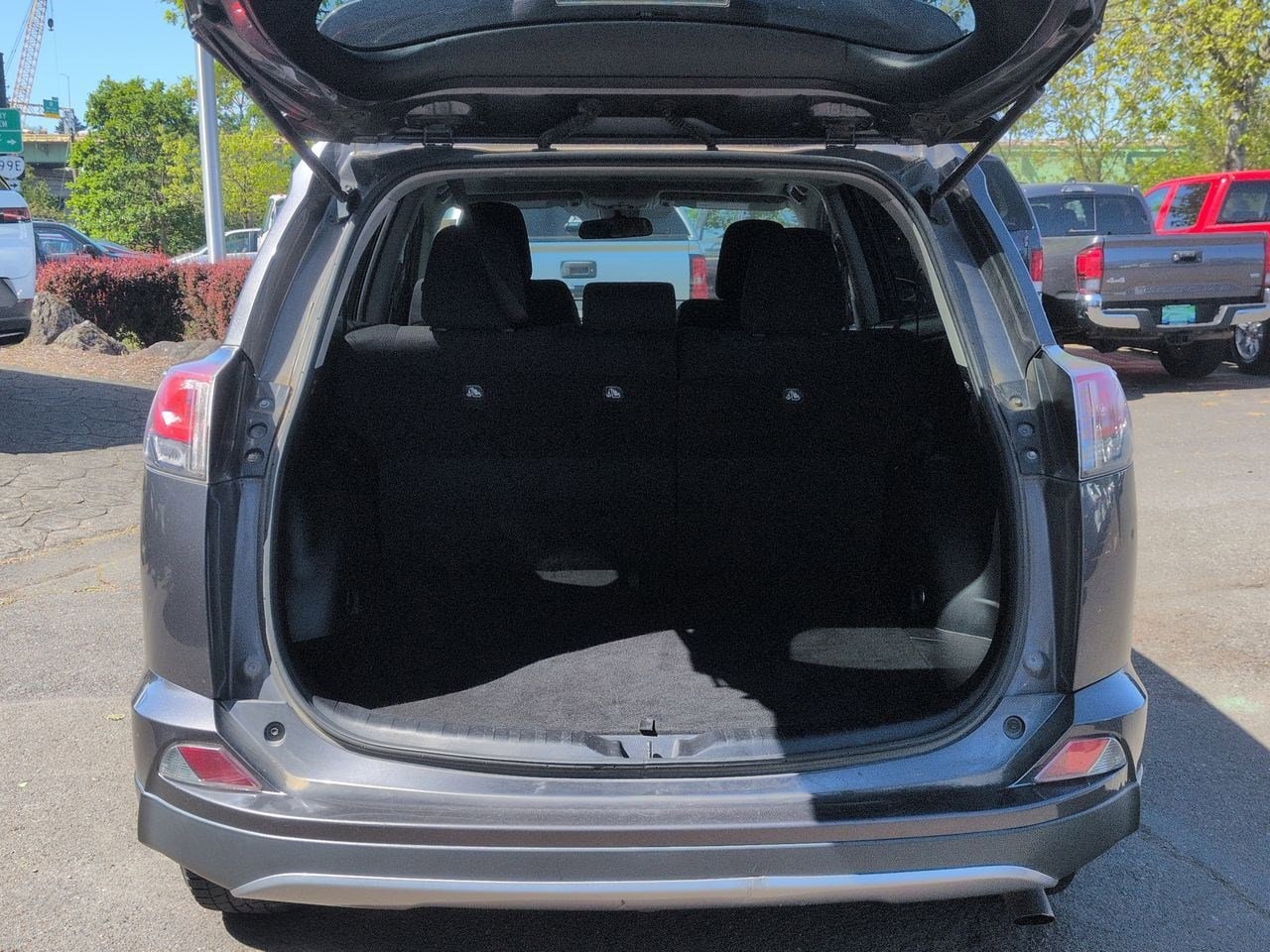 Thumbnail: 2017 Toyota RAV4 - 33