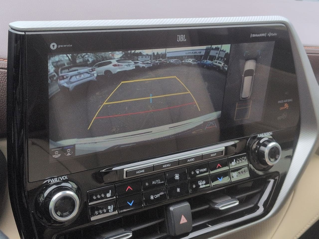 Thumbnail: 2020 Toyota Highlander - 31