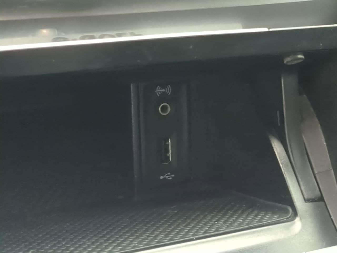 Thumbnail: 2016 Volkswagen e-Golf - 29