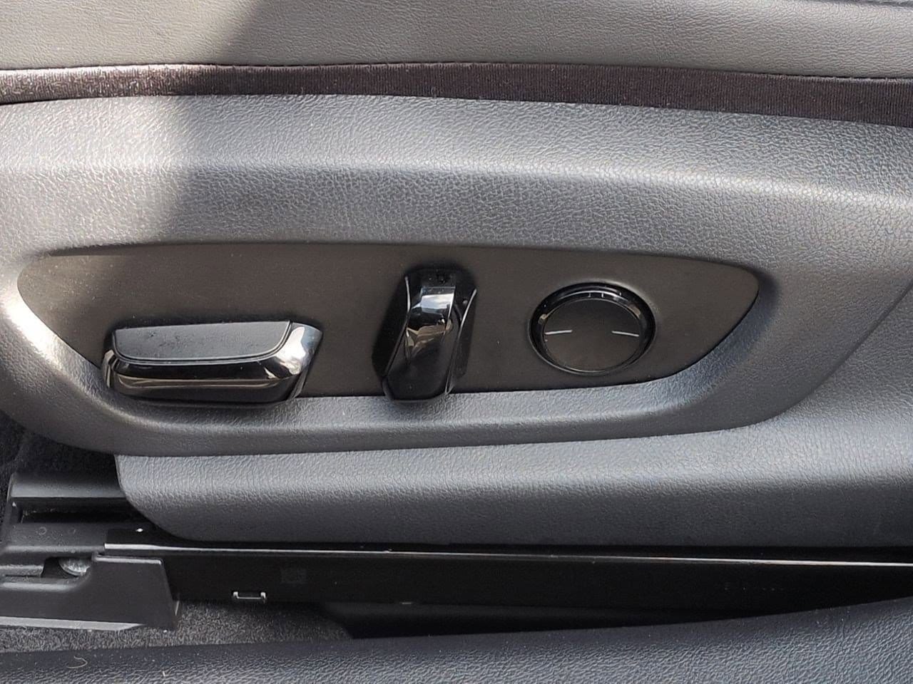 Thumbnail: 2025 Lexus ES - 18