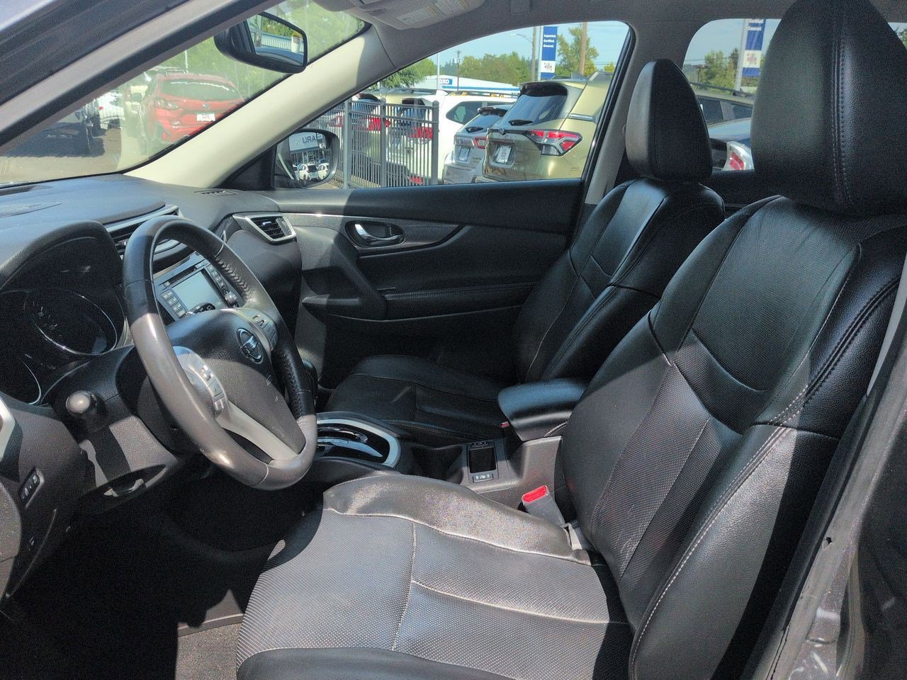Thumbnail: 2015 Nissan Rogue - 16