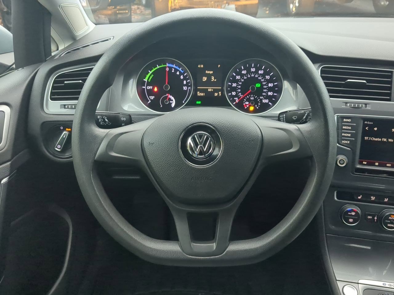 Thumbnail: 2016 Volkswagen e-Golf - 23