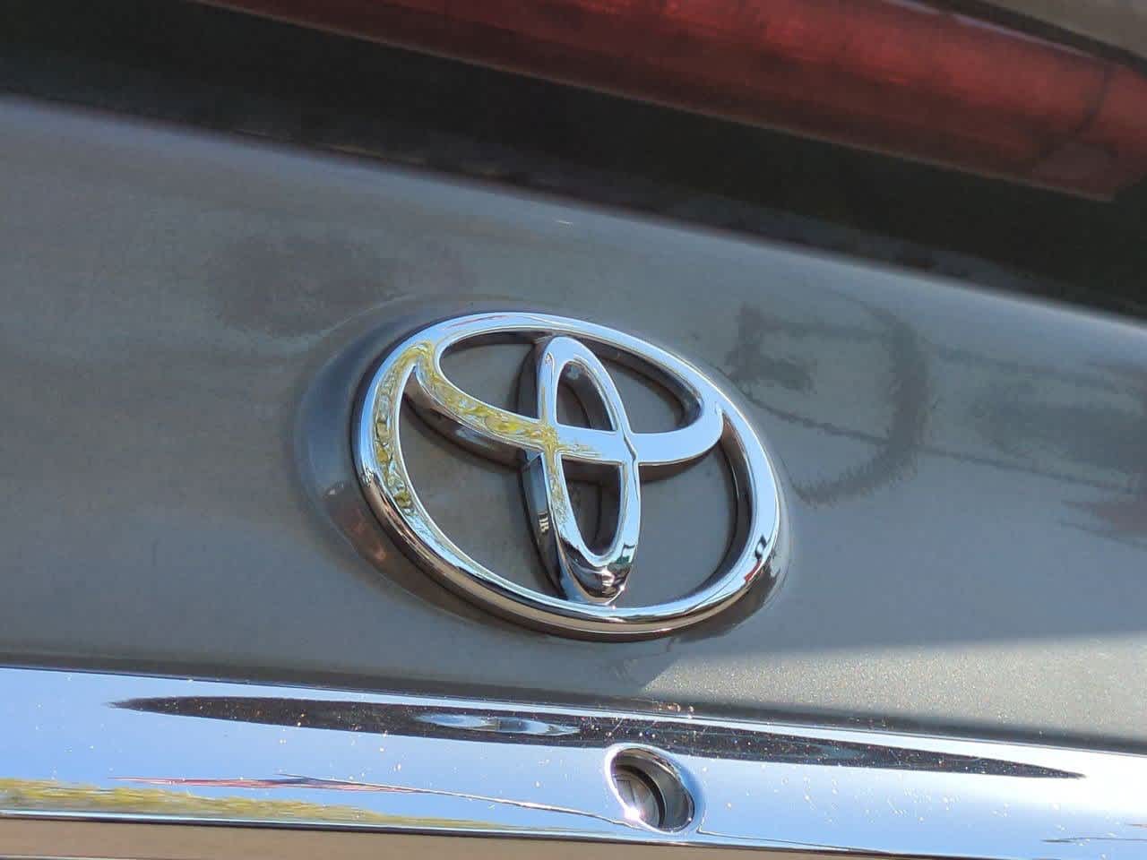 2006 Toyota Camry LE 11