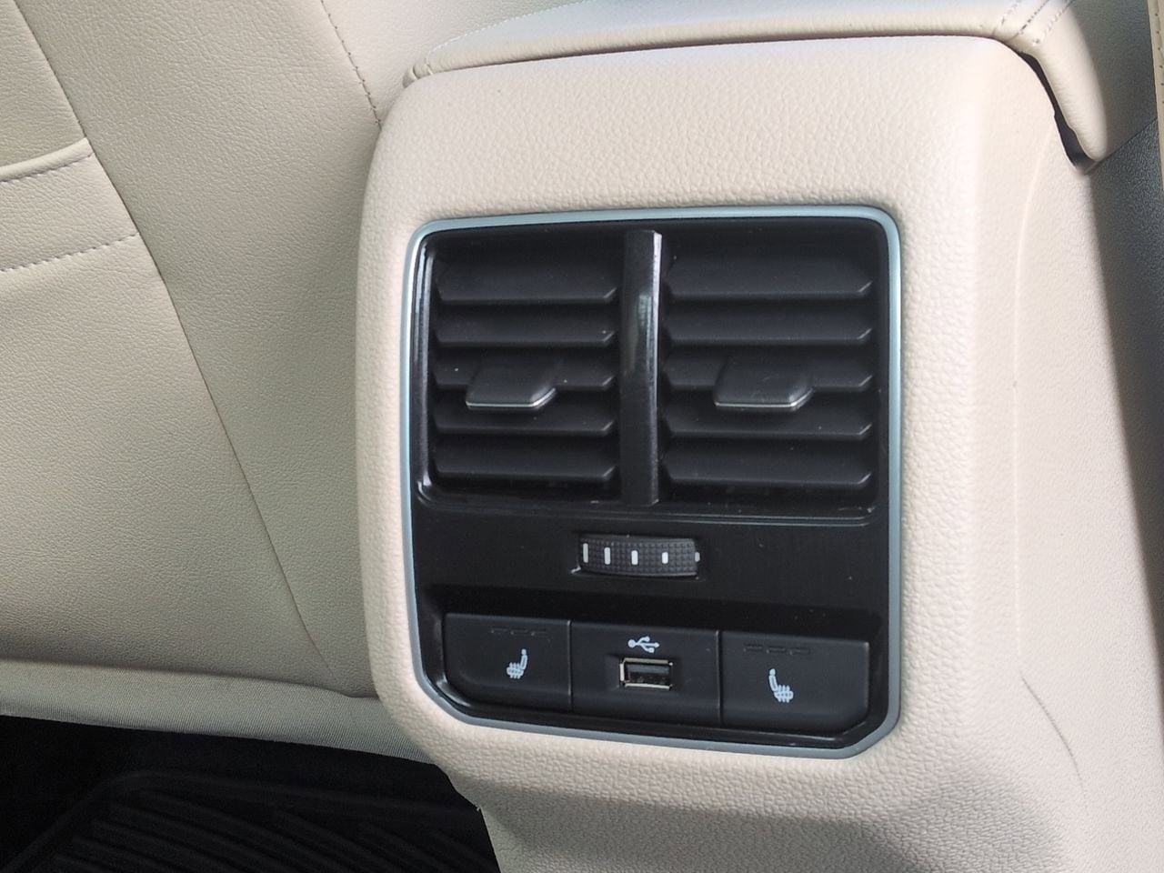 Thumbnail: 2017 Volkswagen Passat - 23