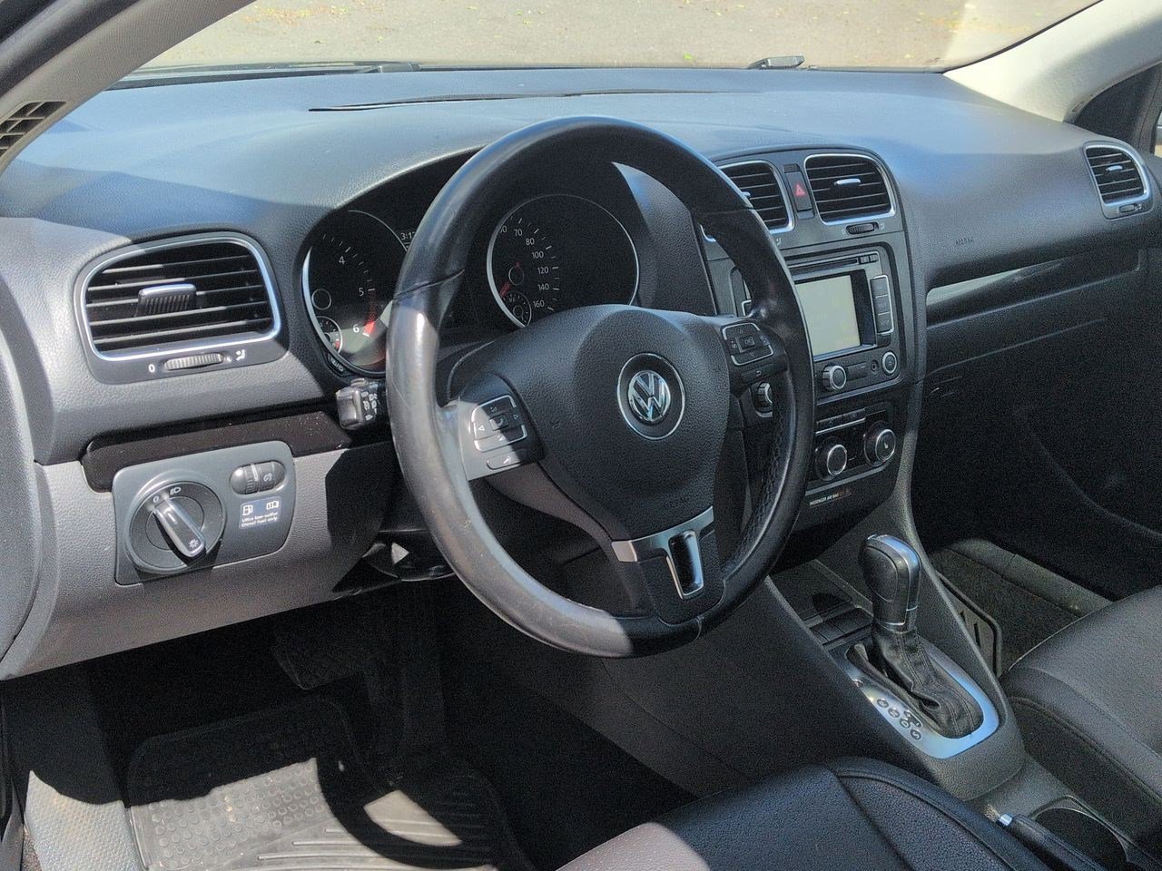 Thumbnail: 2011 Volkswagen Jetta - 10