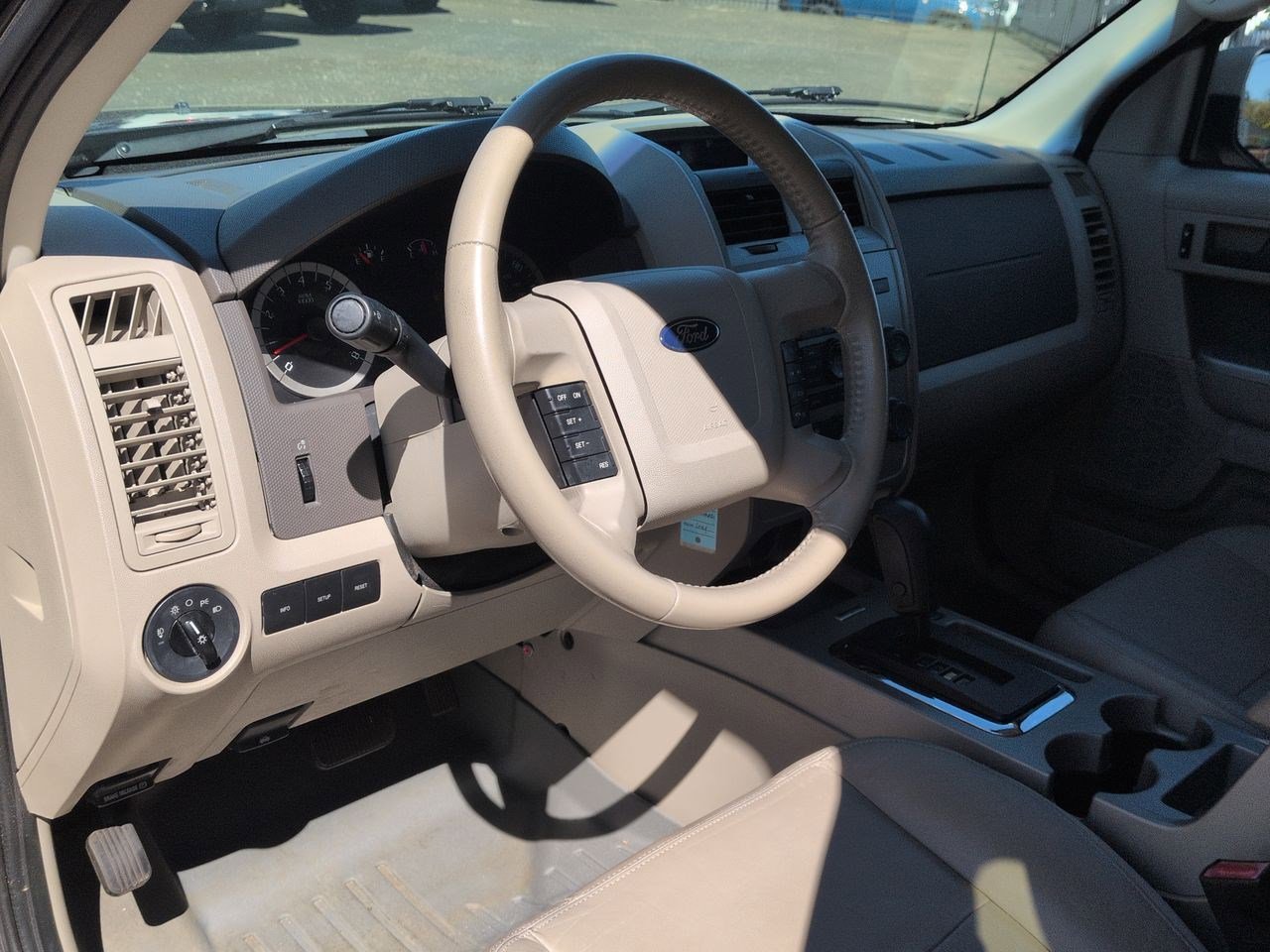 Thumbnail: 2011 Ford Escape - 10