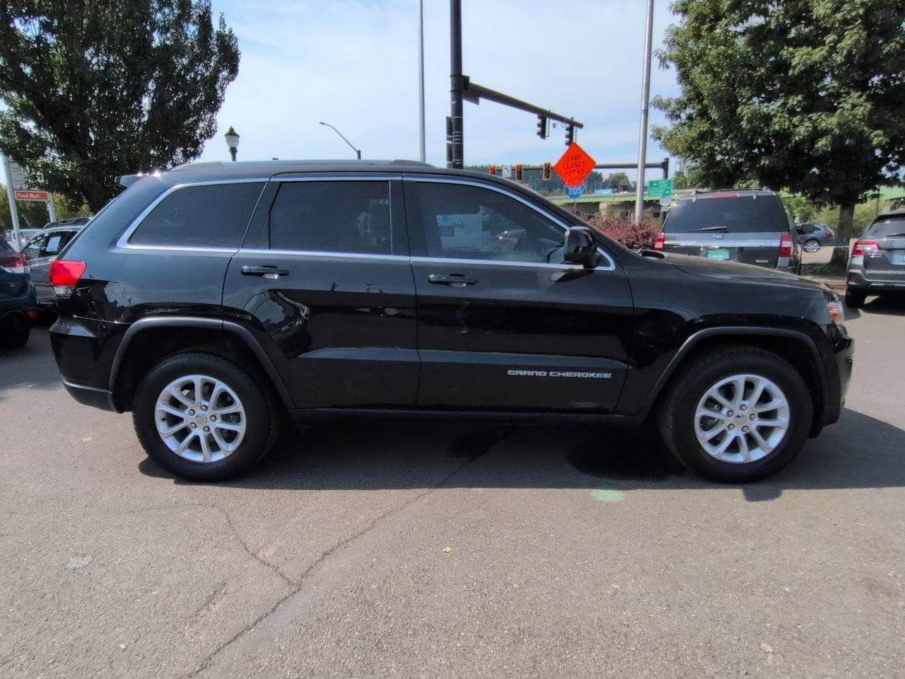 Thumbnail: 2014 Jeep Grand Cherokee - 15