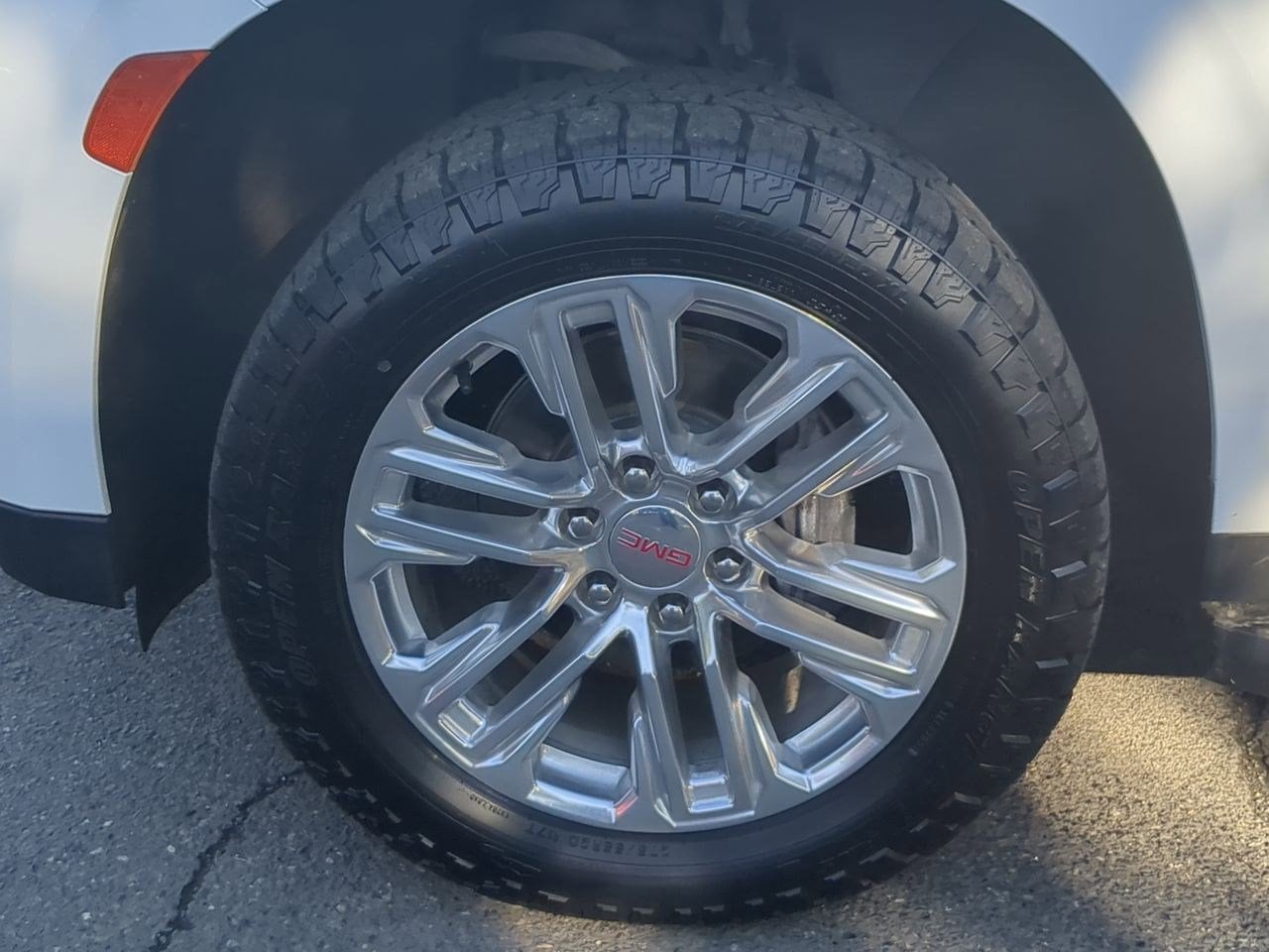 Thumbnail: 2023 GMC Yukon XL - 14