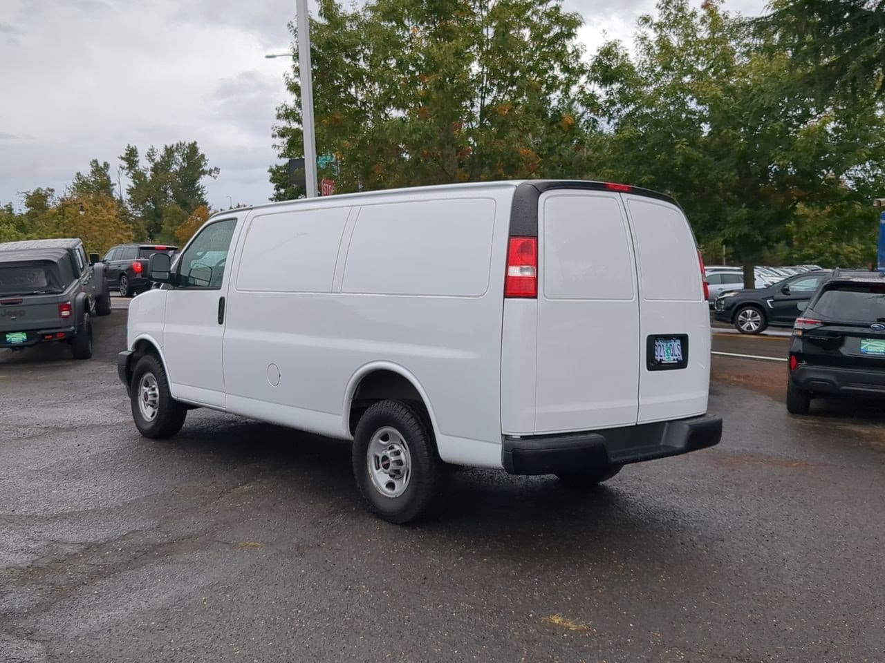 Thumbnail: 2020 GMC Savana - 12