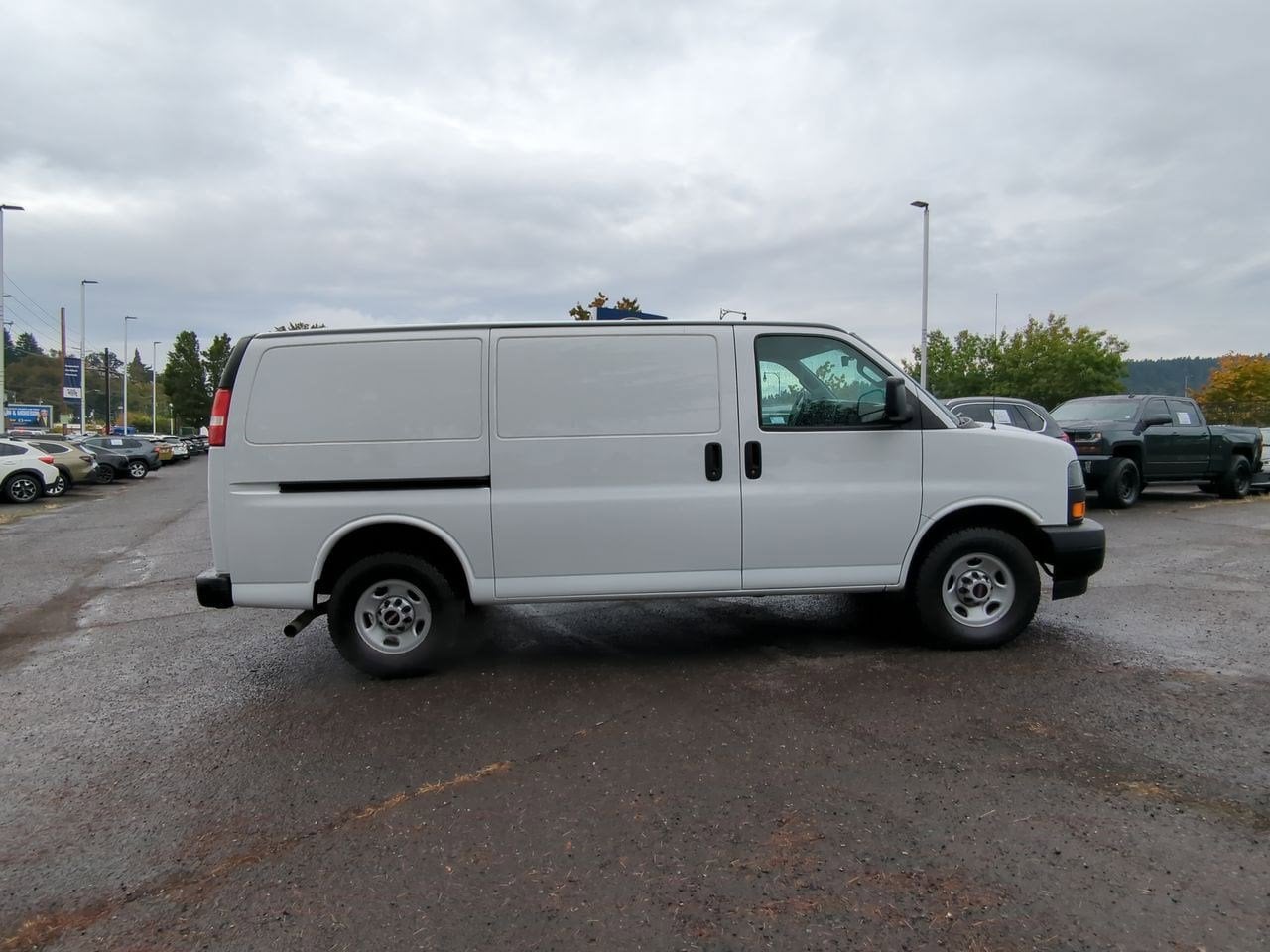 Thumbnail: 2020 GMC Savana - 15