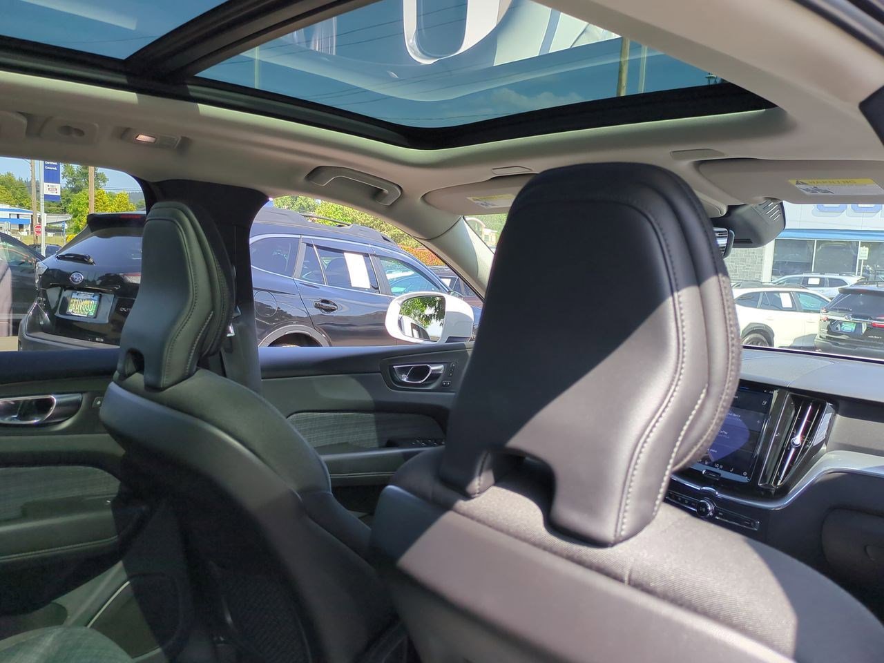 Thumbnail: 2022 Volvo XC60 - 22