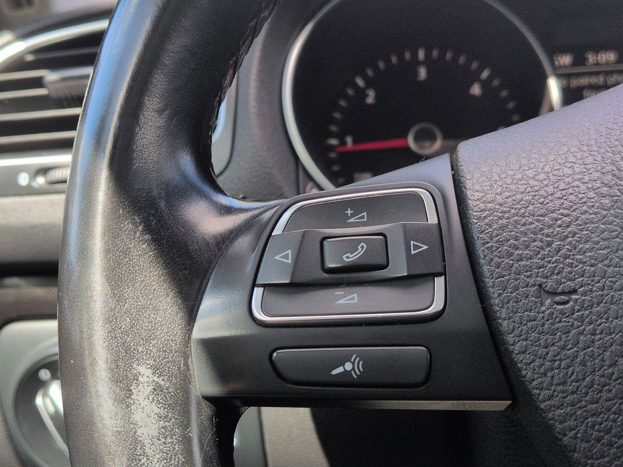 Thumbnail: 2011 Volkswagen Jetta - 24