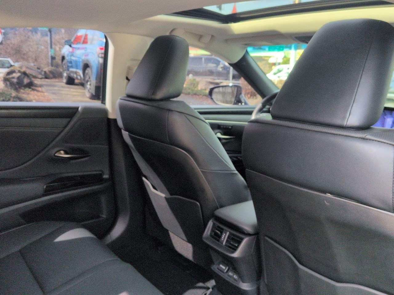 Thumbnail: 2025 Lexus ES - 23