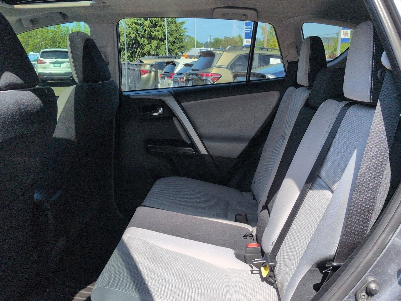 Thumbnail: 2018 Toyota RAV4 - 20
