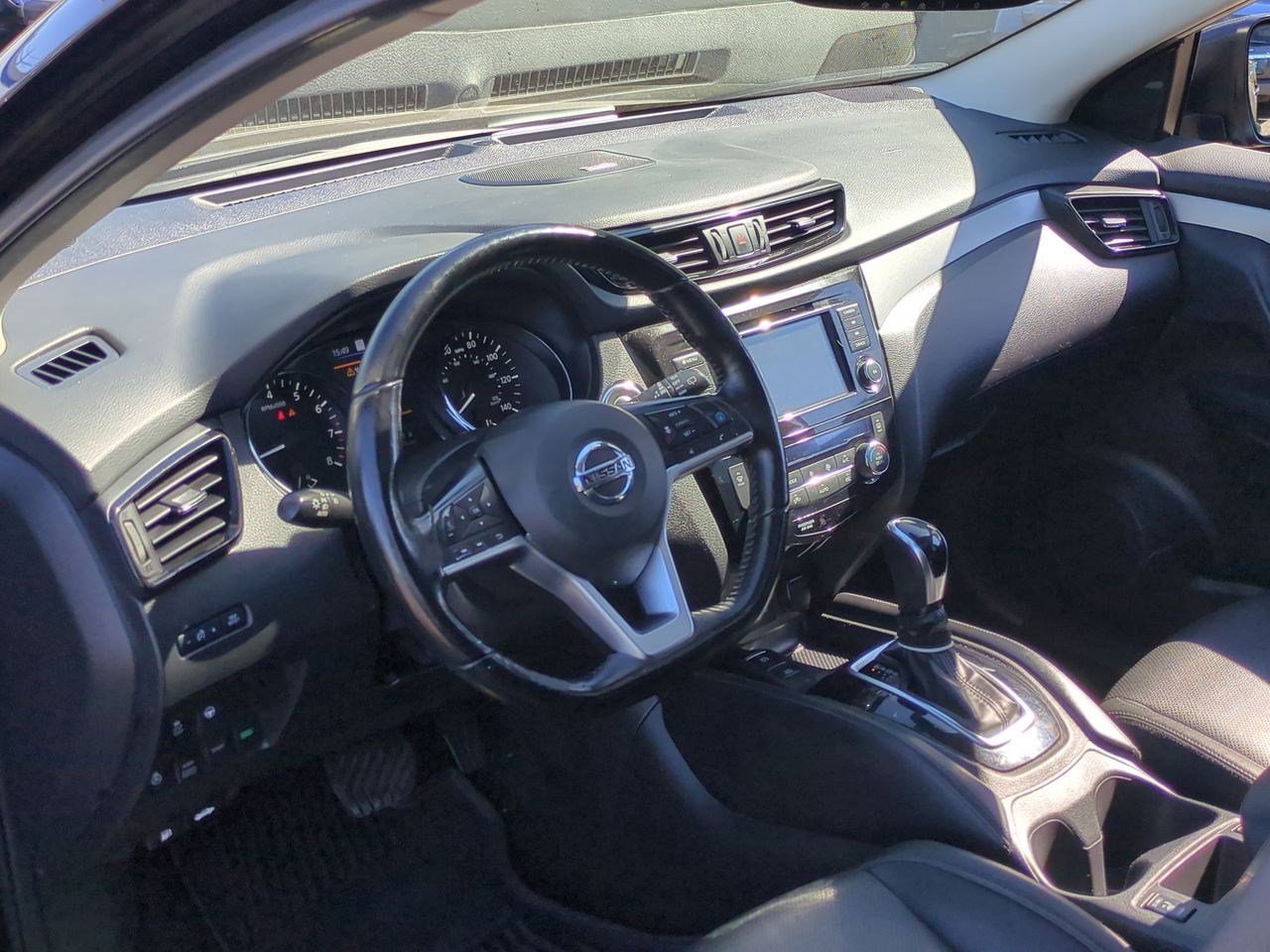 Thumbnail: 2020 Nissan Rogue Sport - 10