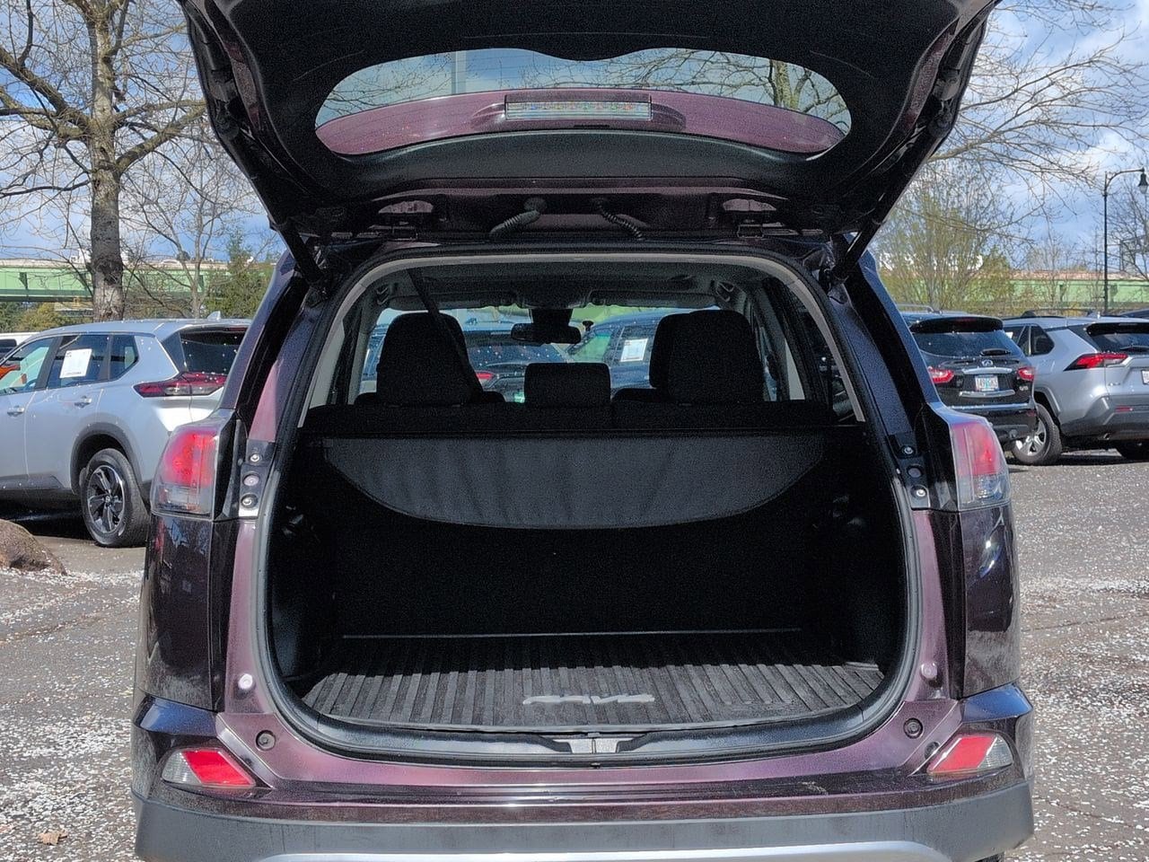 Thumbnail: 2017 Toyota RAV4 - 35