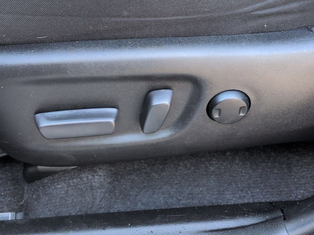 Thumbnail: 2018 Toyota RAV4 - 18