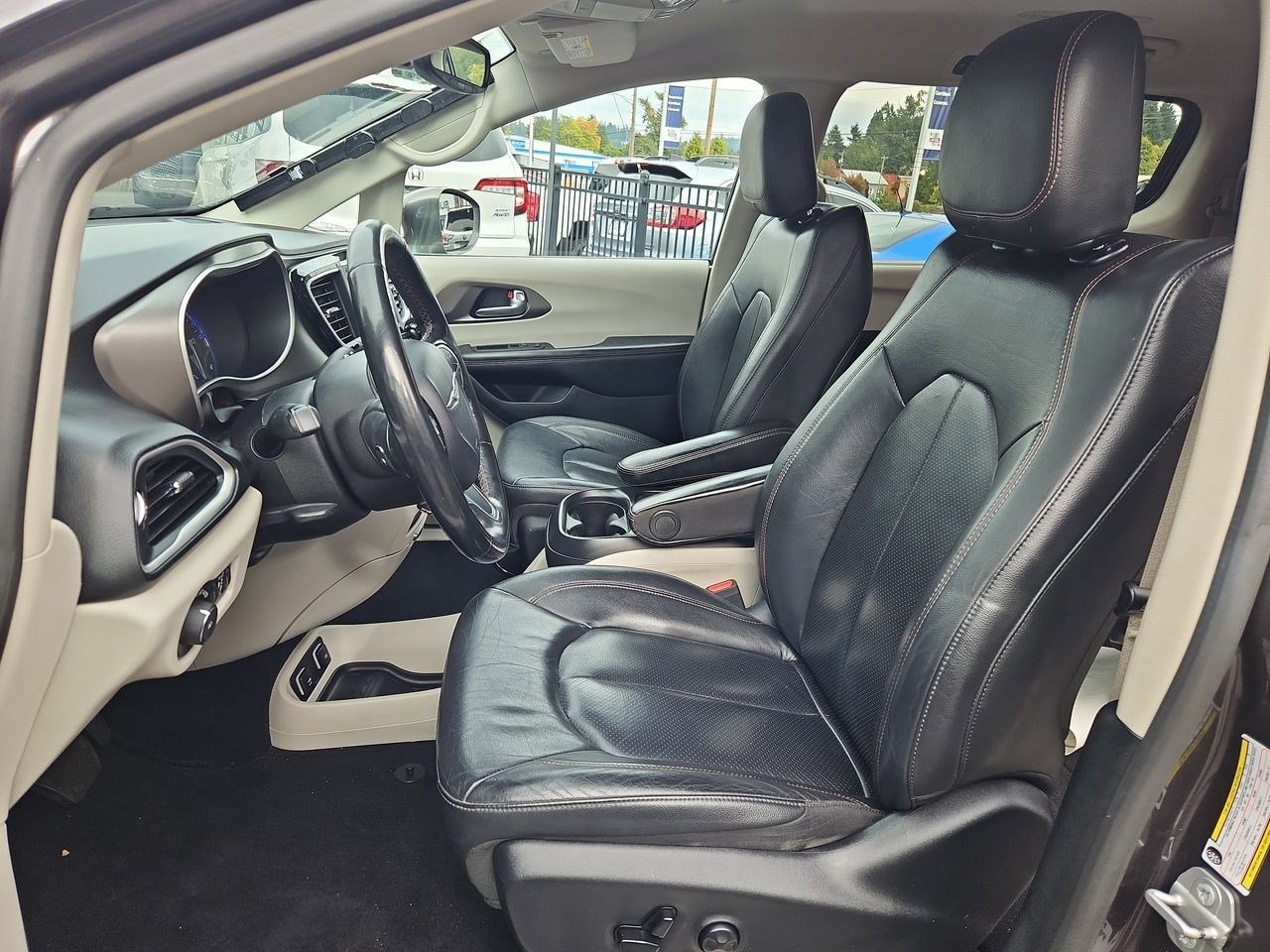 Thumbnail: 2020 Chrysler Pacifica - 17