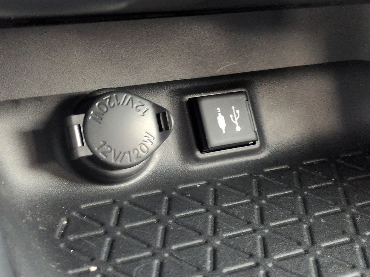 Thumbnail: 2019 Toyota RAV4 - 32