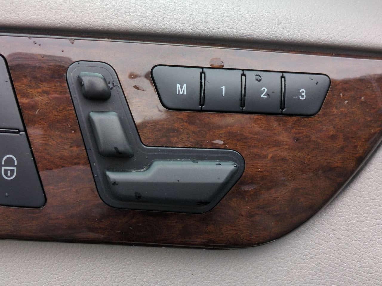 Thumbnail: 2012 Mercedes-Benz M-Class - 18