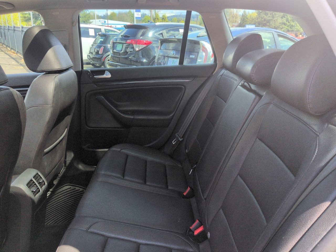 Thumbnail: 2011 Volkswagen Jetta - 20