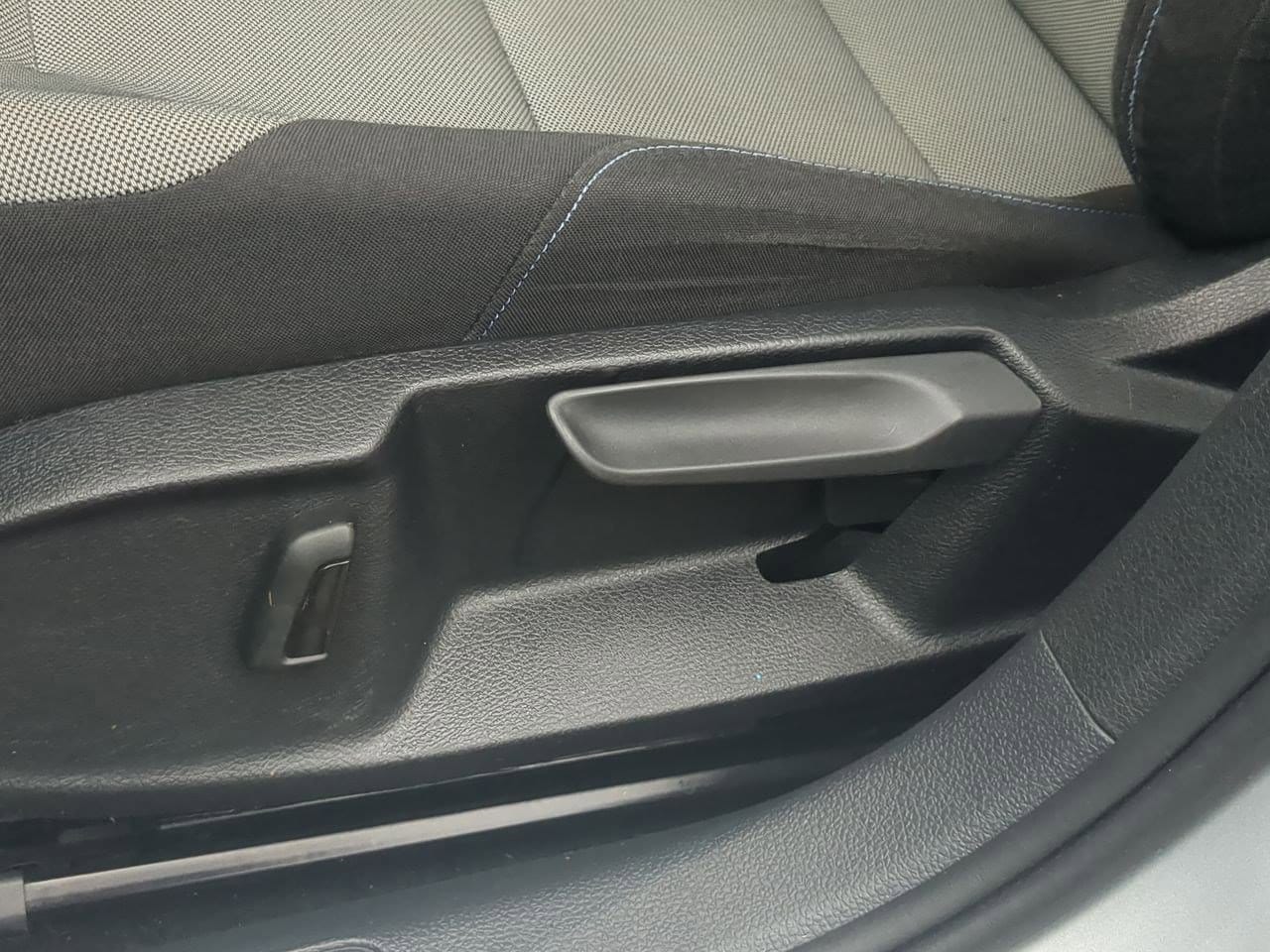 Thumbnail: 2016 Volkswagen e-Golf - 18