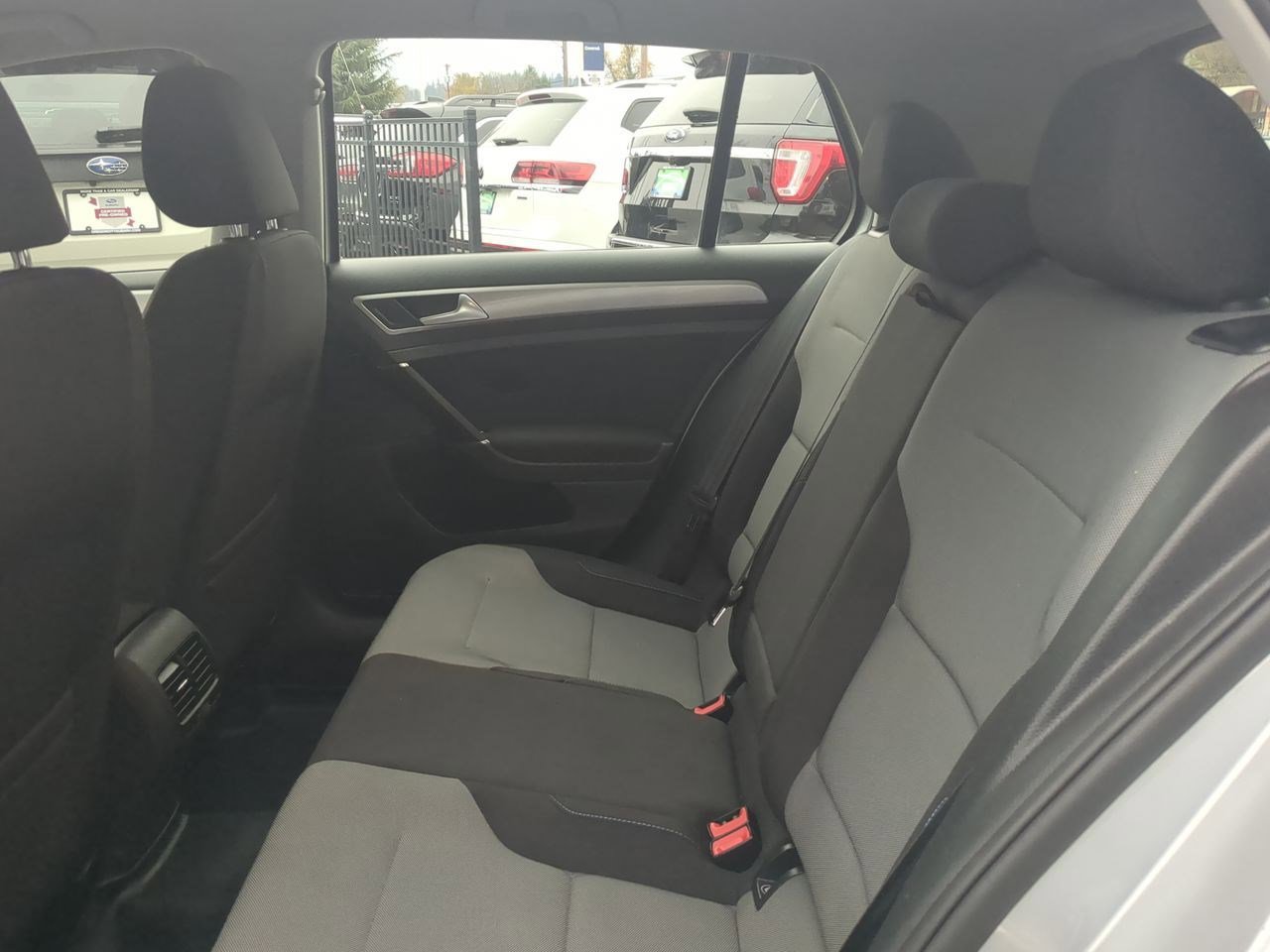 Thumbnail: 2016 Volkswagen e-Golf - 20