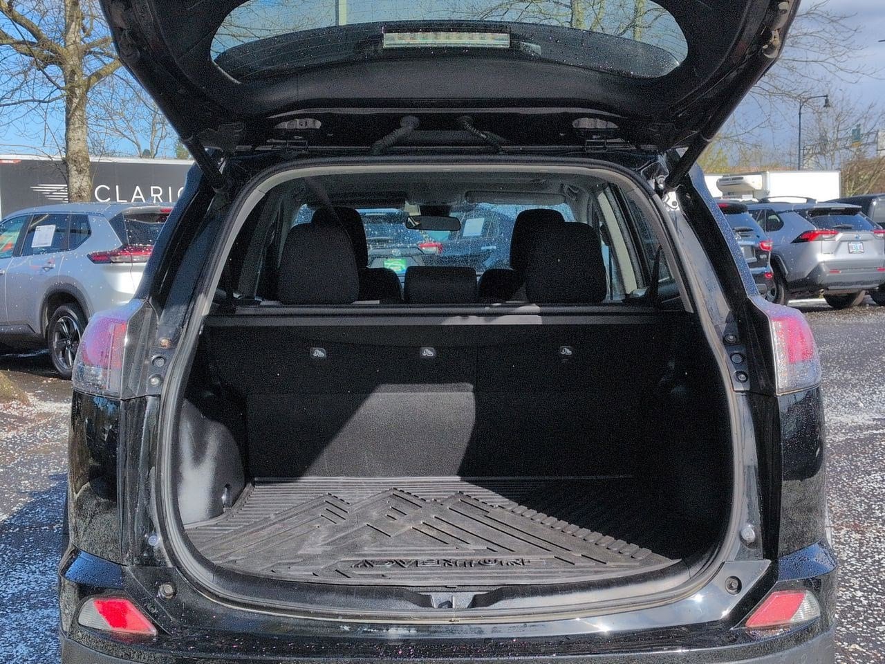 Thumbnail: 2018 Toyota RAV4 - 35