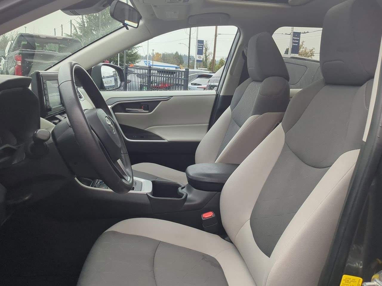 Thumbnail: 2022 Toyota RAV4 - 16