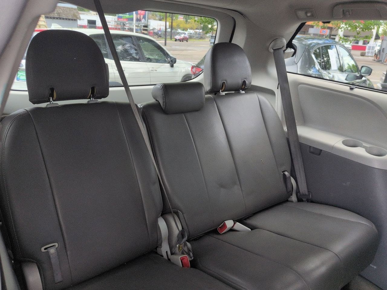 Thumbnail: 2011 Toyota Sienna - 35