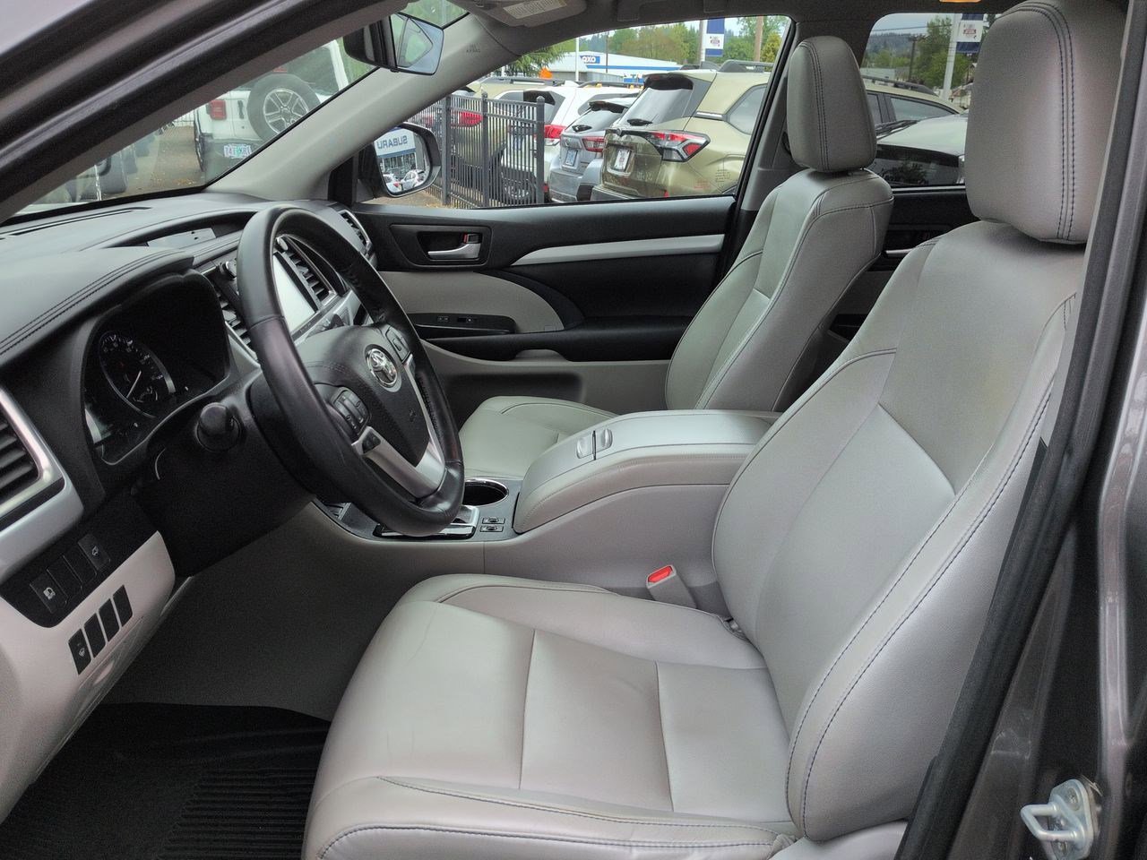 Thumbnail: 2017 Toyota Highlander - 17