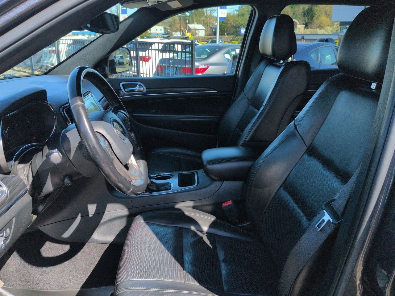 Thumbnail: 2020 Jeep Grand Cherokee - 17