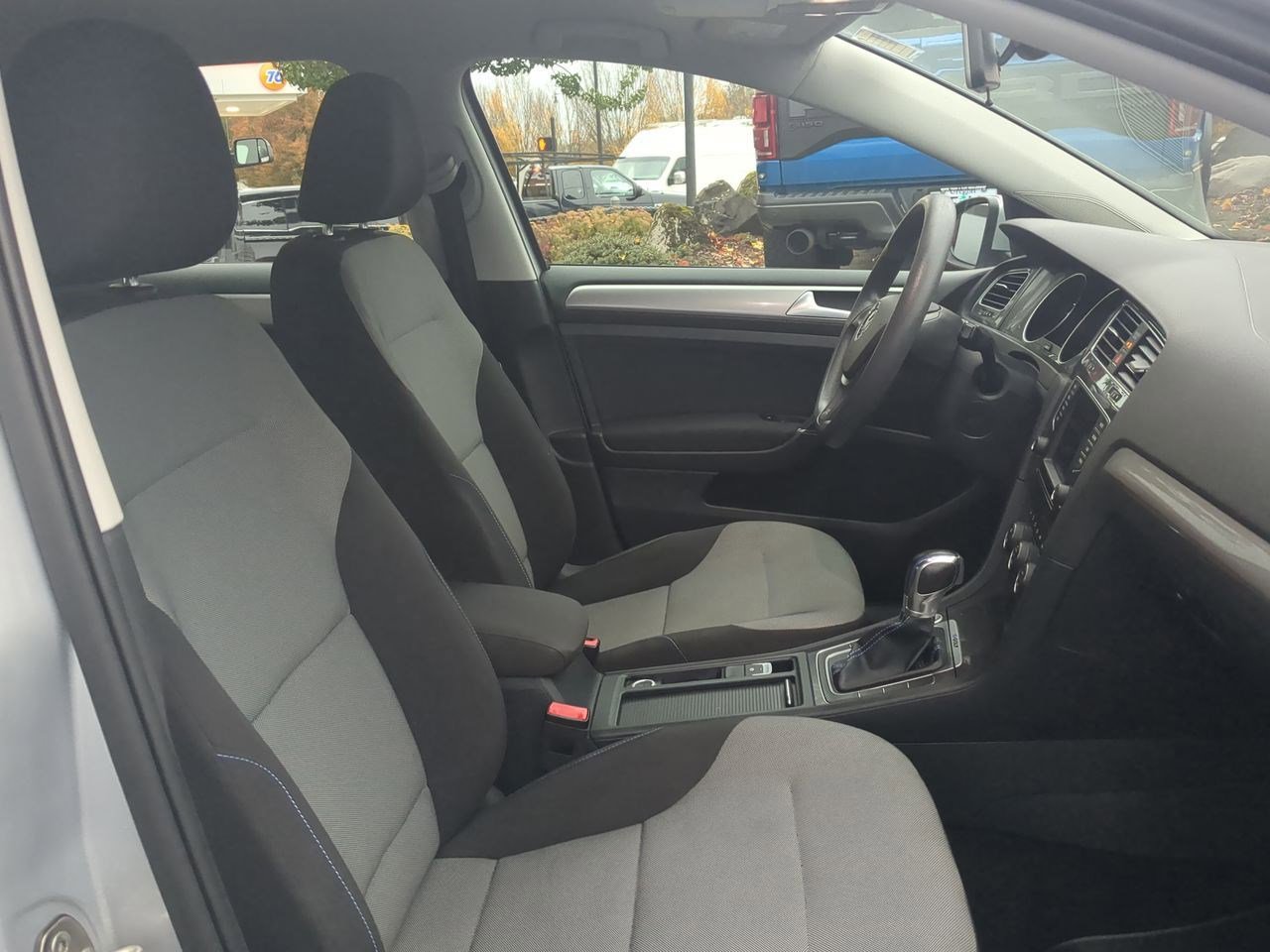 Thumbnail: 2016 Volkswagen e-Golf - 22