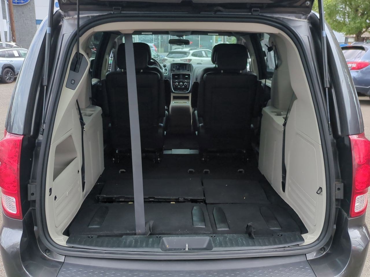 Thumbnail: 2017 Dodge Grand Caravan - 34