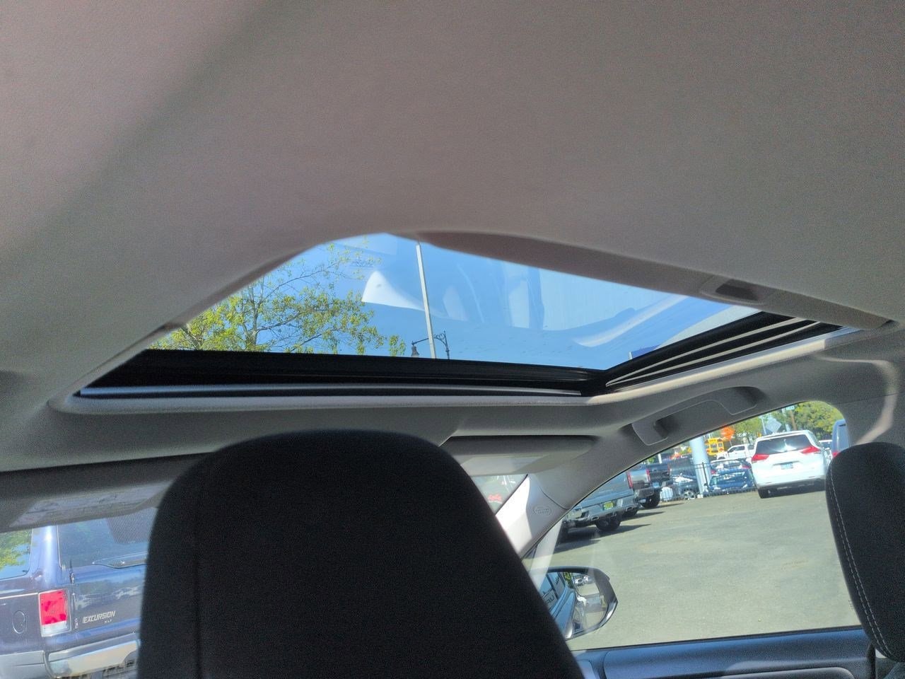 Thumbnail: 2017 Toyota RAV4 - 17