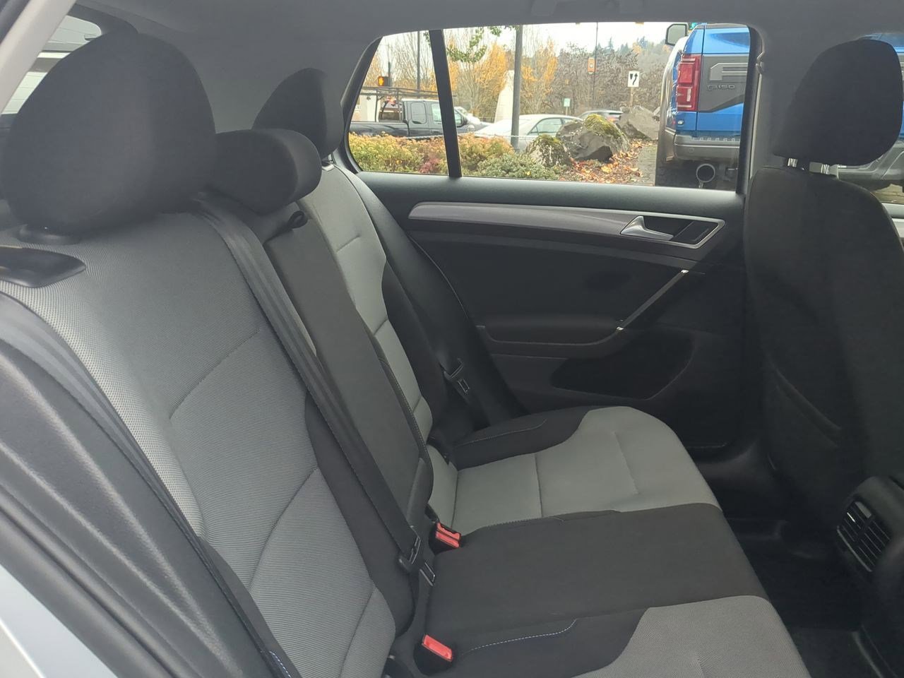 Thumbnail: 2016 Volkswagen e-Golf - 21