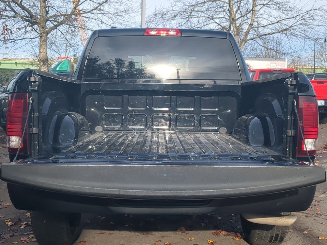 Thumbnail: 2024 RAM 1500 Classic - 31