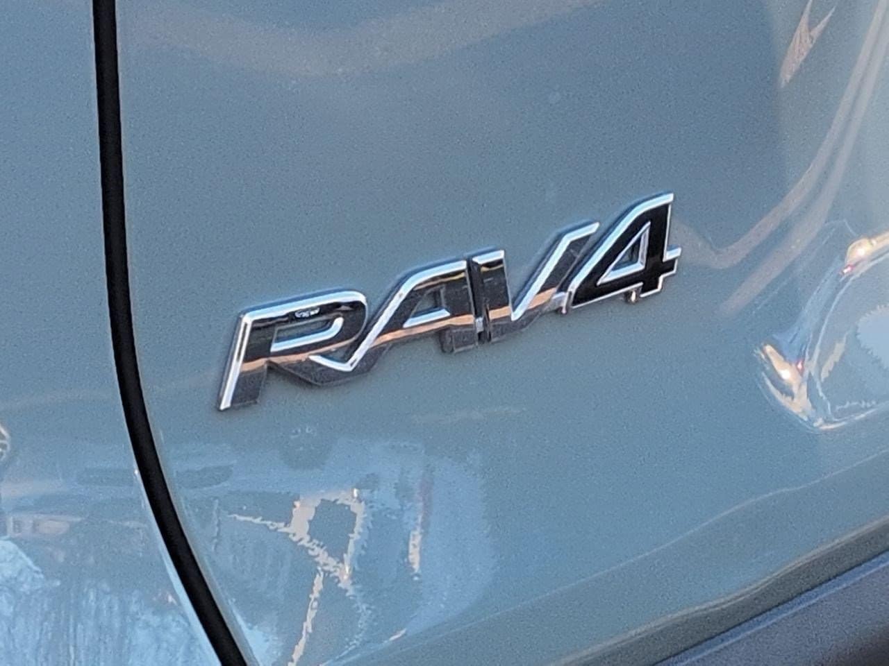 Thumbnail: 2022 Toyota RAV4 - 12