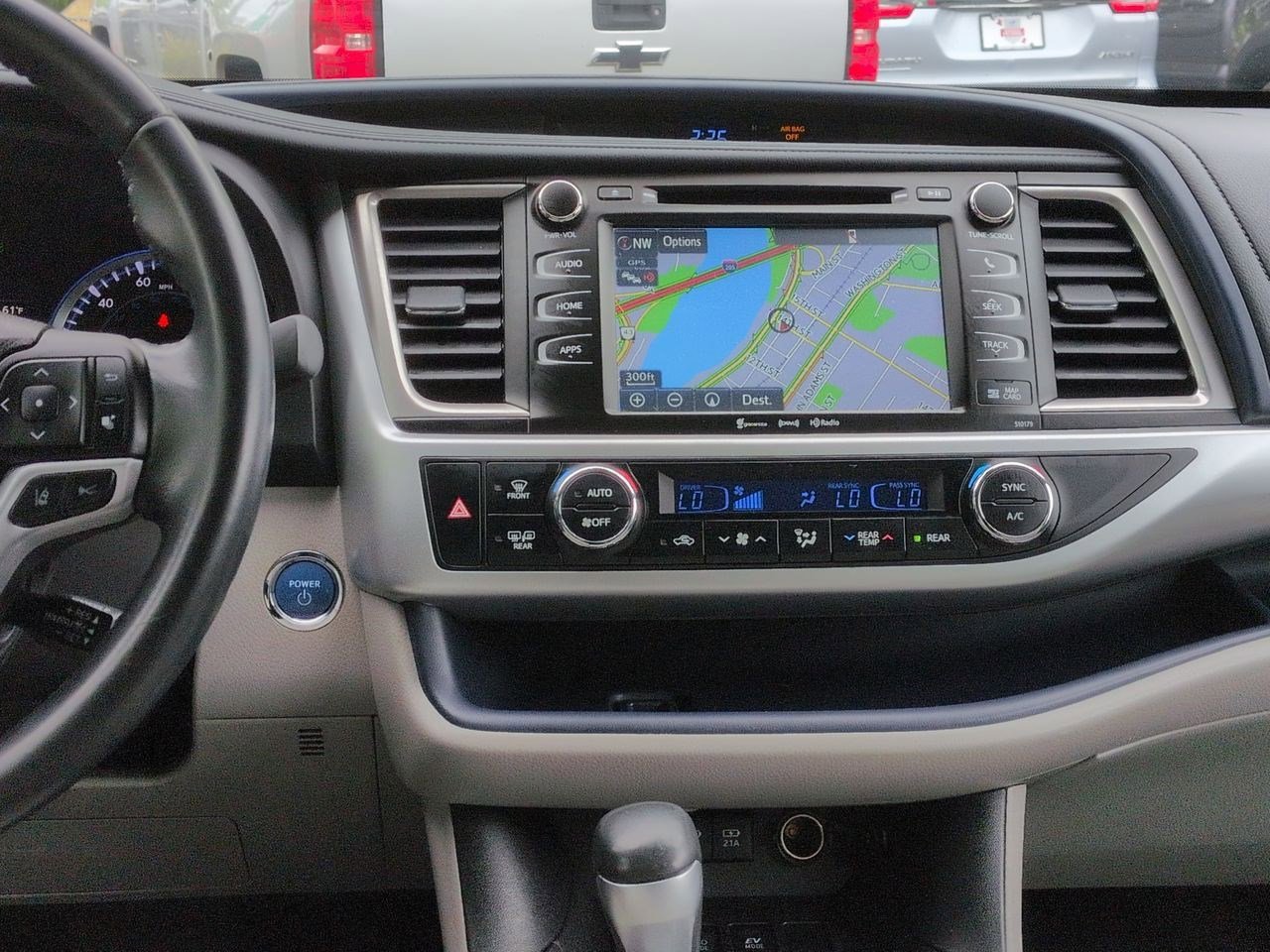 Thumbnail: 2017 Toyota Highlander - 30