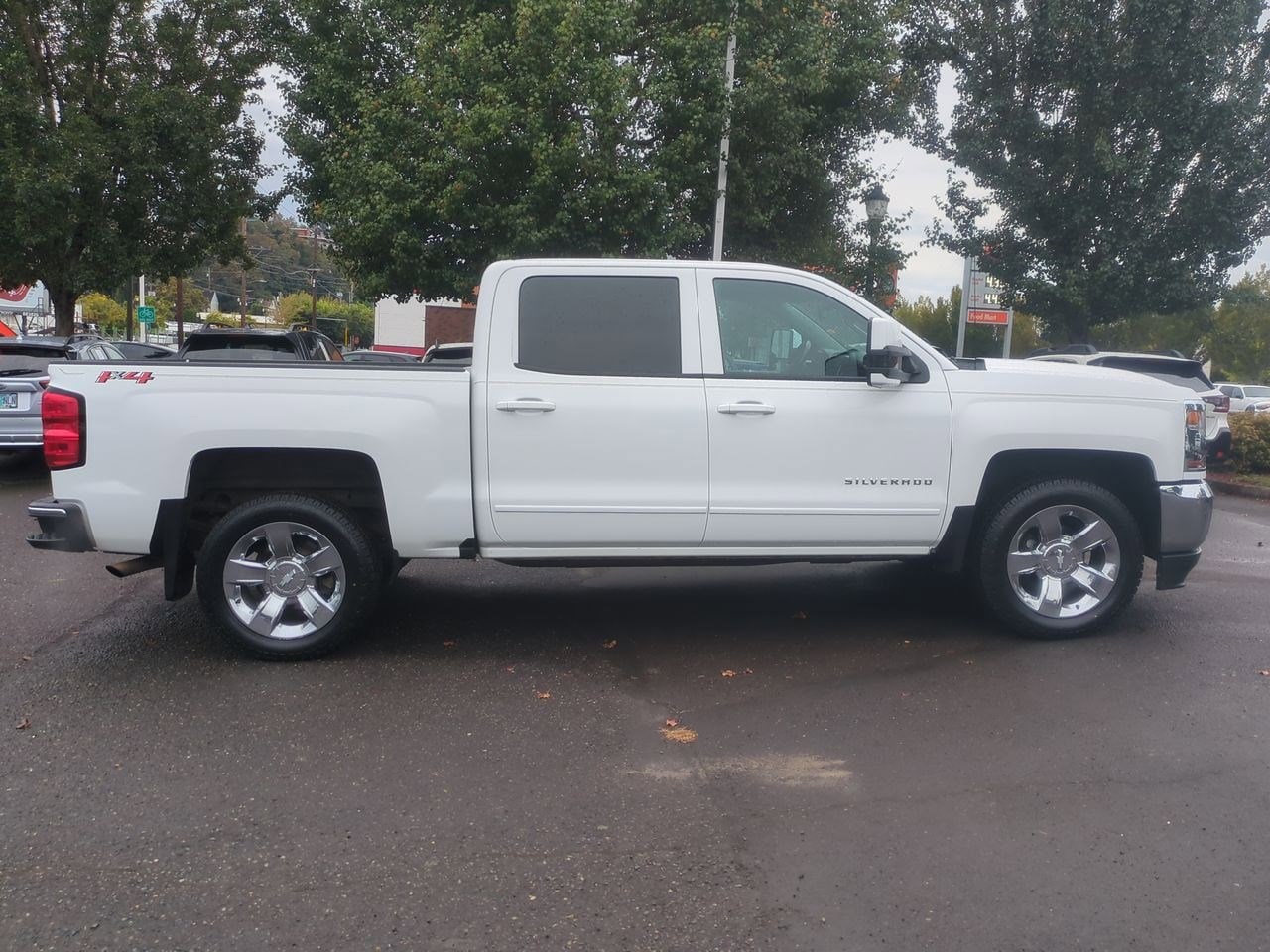 Thumbnail: 2018 Chevrolet Silverado 1500 - 15