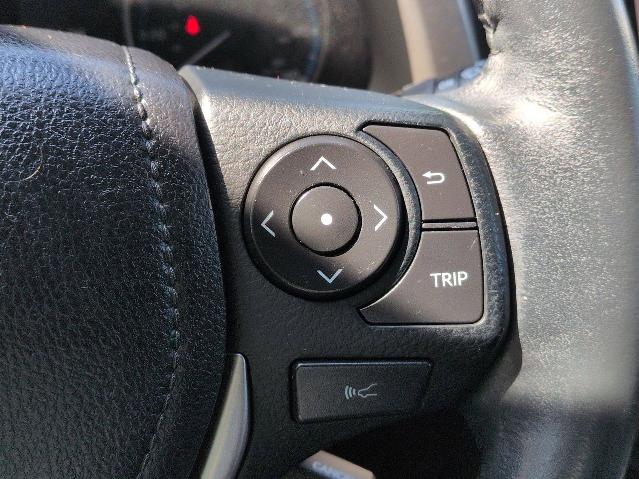 Thumbnail: 2018 Toyota RAV4 - 25