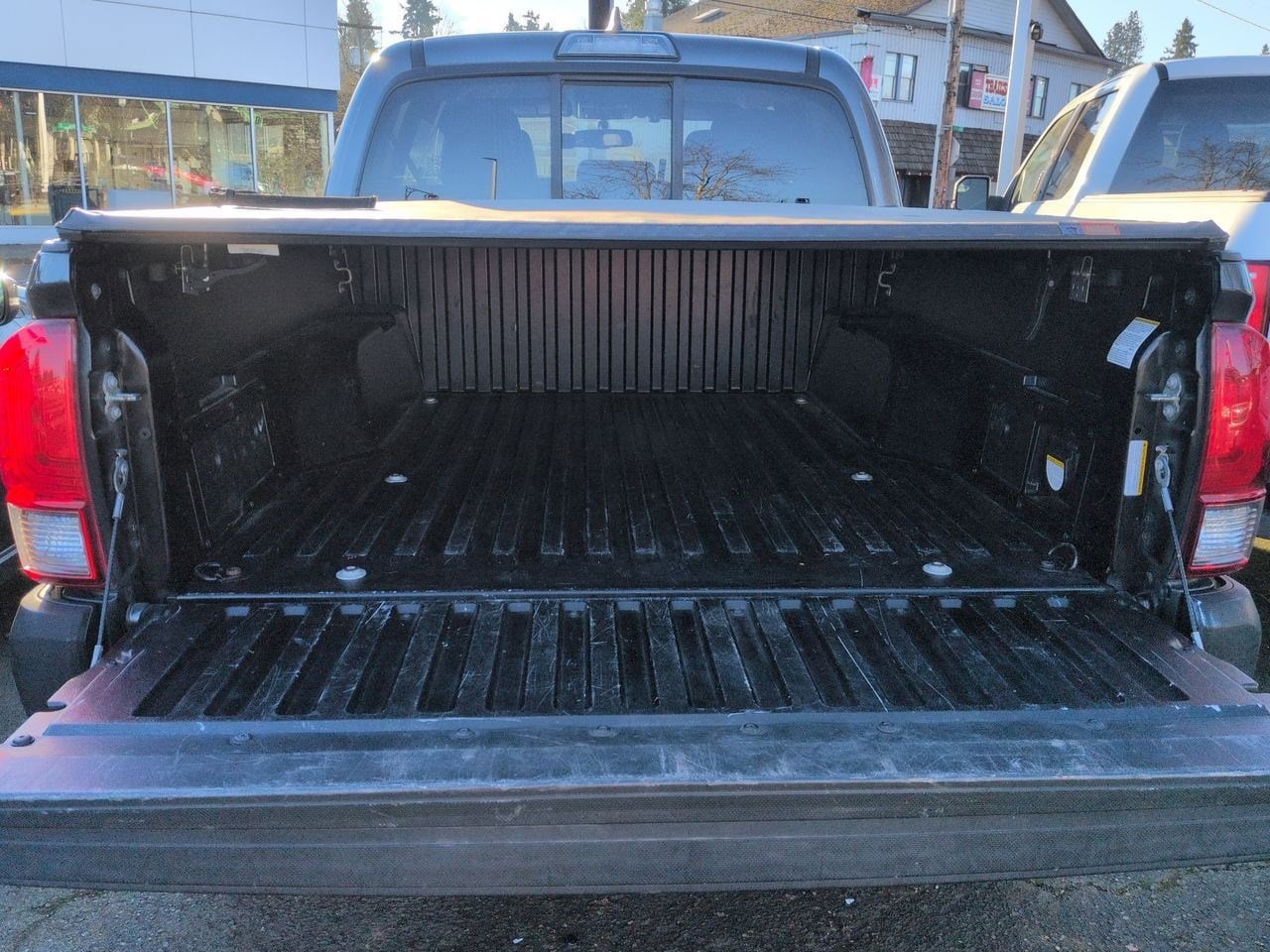 Thumbnail: 2016 Toyota Tacoma - 34