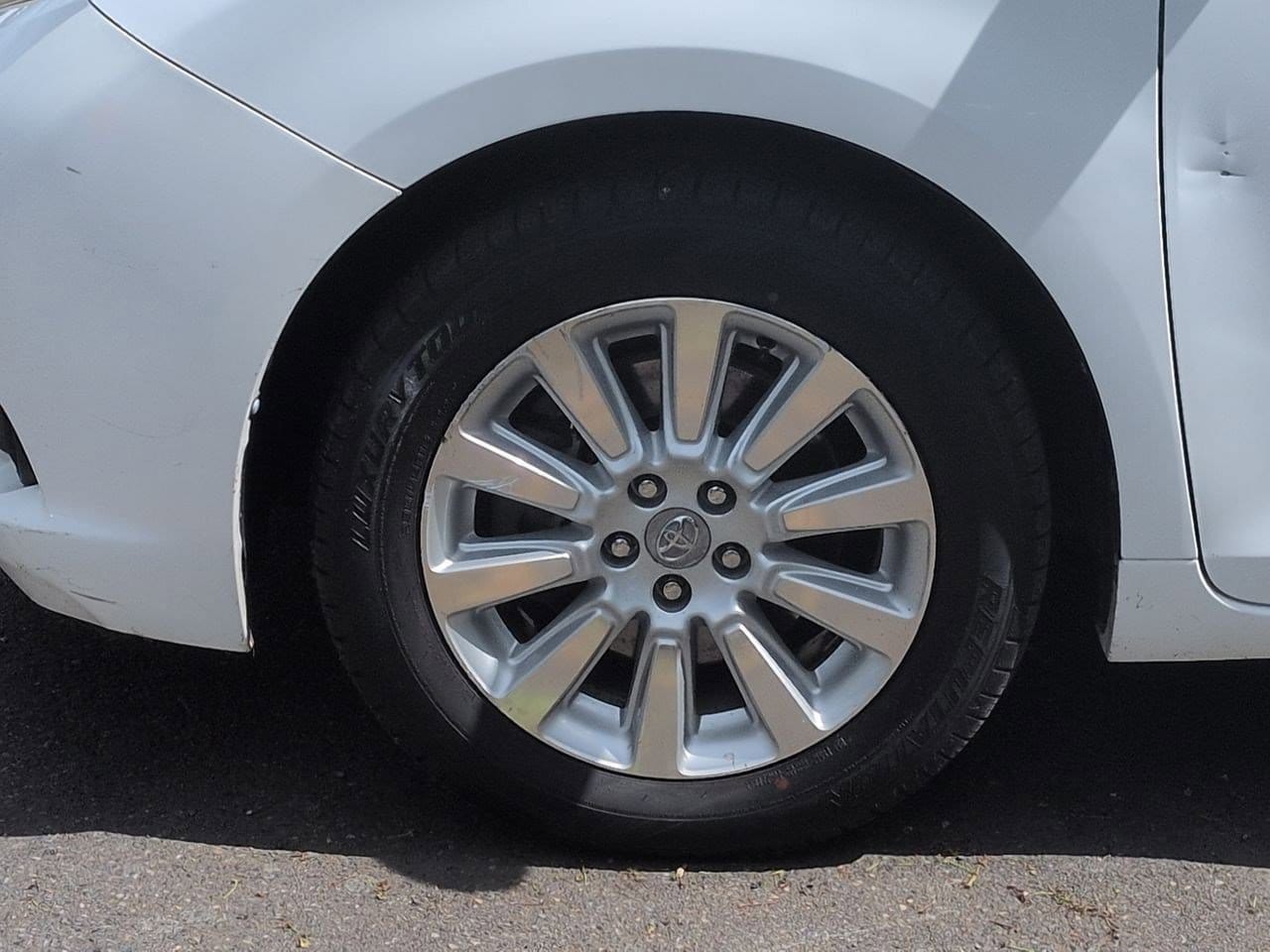 Thumbnail: 2011 Toyota Sienna - 13